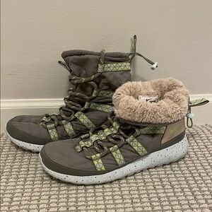 Nike Rosherun Hi Sneakerboot Print Size 9 Wmn 616724-001 Grey Volt